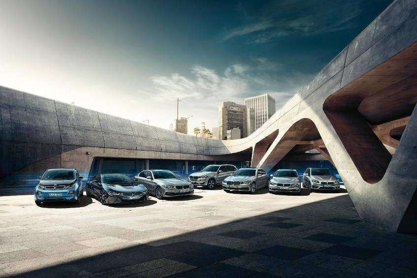 BMW sprzedaje ponad 50 000 zelektryfikowanych samochodów