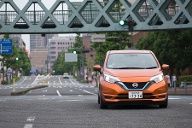 Bestseller Japonii w raporcie z jazdy Nissan Note E-Power spycha Toyotę Prius z tronu