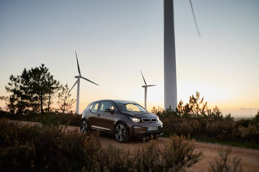 BMW wspomina rekordowy miesiąc dla pojazdów elektrycznych